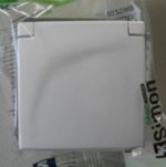 Gniazdo z uziemieniem i z klapką białą,  Simon Basic białe - 2